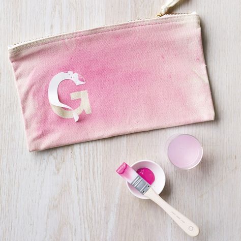 DIY Monogram striped canvas makeup bag for the bridesmaids at the wedding #marthastewartcrafts Diy Makeup Bag Pattern, Makeup Bag Pattern, Diy Wedding Makeup, Diy Makeup Bag, Diy Paint Projects, Personalized Clutch, Diy Monogram, Canvas Makeup Bag, Costura Diy