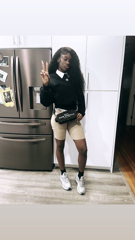 High School Dress Outfits, Styled Uniform School, Panda Dunks Uniform Outfits, Uniform Baddie Outfits, Khaki Pants Outfit School Uniform, Uniforms Ideas School, Black Shirt Uniform Outfit, Black And White Uniform School, Uniform Outfits Black Women School