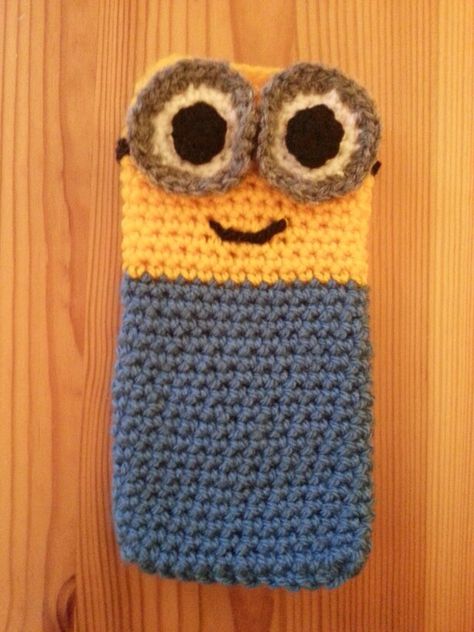 Crochet minion phone case Minion Phone Cases, Crochet Minion, Minion Crochet, Cute Crafts, Calculator, Minion, Crochet Projects, Funny Cats, Knitted Scarf