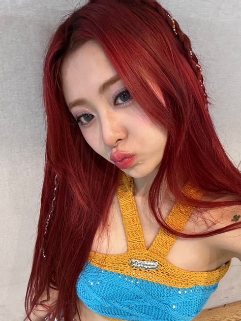 Le Sserafim Yunjin, Huh Yunjin, Dara Kpop, Girls In Love, Best Couple, These Girls, The Little Mermaid, Korean Girl, Red Hair