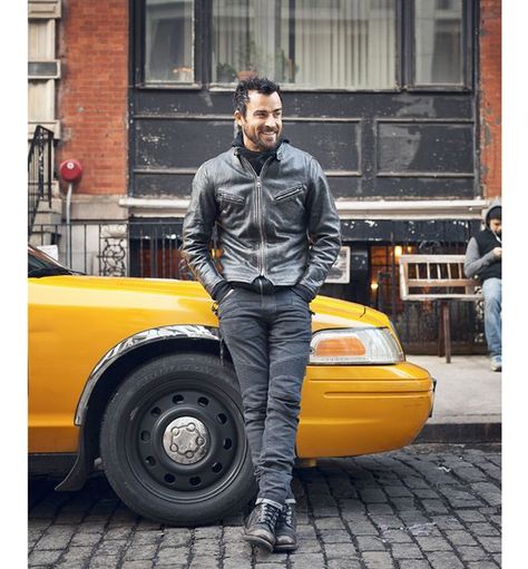 Justin Theroux, Badass Style, Moncler Jacket, Man Photo, Celebrities Male, Stylish Men, Mens Fashion Casual, Jacket Outfits, I Dress