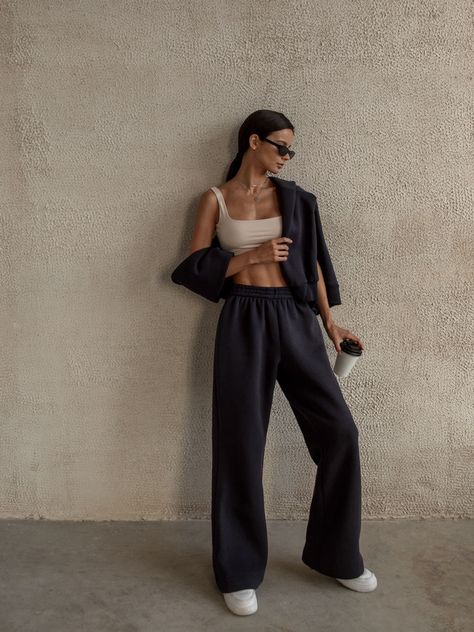 Wide Leg Track Pants Outfit, Track Pants Outfit Casual, Wide Leg Track Pants, Postpartum Fashion, Track Pants Outfit, Online Fashion Store, Online Fashion Stores, Trouser Jeans, Pants Outfit