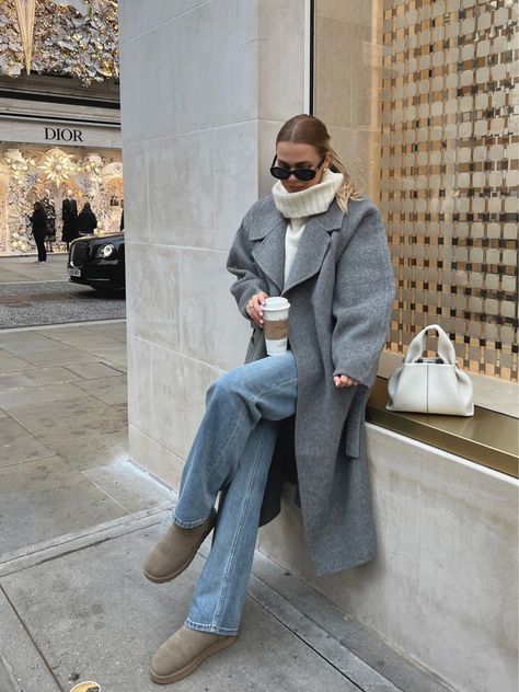 Michigan Fashion, Grey Coat Outfit, Ultra Minis, Germany Winter, Wool Coat Outfit, Uggs Outfits, Cold Outfit, Gray Wool Coat, Winter Fashion Outfits Casual