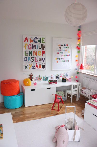 Crea un espacio donde tu hijo pueda soñar y crear un mundo nuevo!! Ideas Habitaciones, Colorful Kids Room, Kids Deco, Toy Room, Kids Room Inspiration, Toddler Bedrooms, Toy Rooms, Big Boy Room, Kids Interior