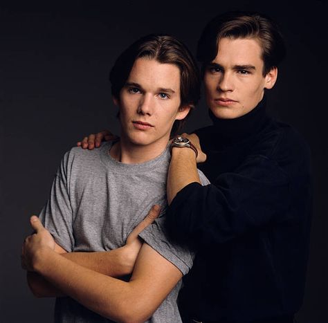 Ethan Hawke and Robert Sean Leonard Robert Sean Leonard, Sean Leonard, Oh Captain My Captain, Ethan Hawke, Captain My Captain, Dr House, Dead Poets Society, Film Serie, Staying Alive