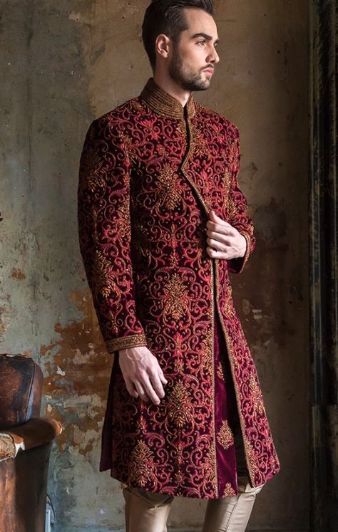 Maroon Sherwani, Mens Summer Fashion Beach, Wedding Dresses Men Indian, Sherwani Groom, Asian Wedding Dress, Mens Fashion Wedding, Wedding Sherwani, Indian Men Fashion, Mens Fashion Simple