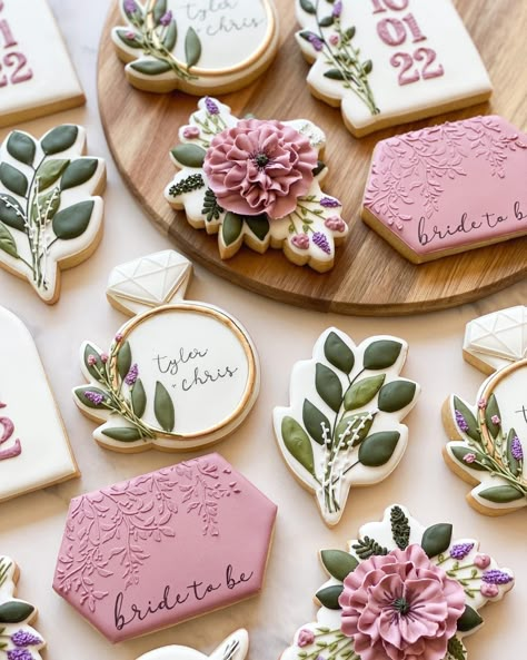 Minnie Mouse Bridal Shower Cookies, Brunch Cookies, Wedding Sugar Cookies, Engagement Brunch, Garden Cupcakes, Tea Party Cookies, Wedding Shower Cookies, Bachelorette Cookies, Floral Cookies