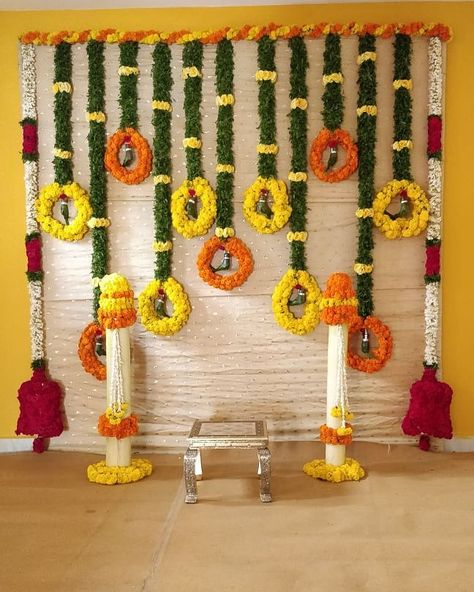 ❤💛💚 This Simple Traditional Pellikuthuru backdrop for client Sindhu 💚💛❤ . . . . #occasionsbysudhadatla #celebratinghappiness #eventdesigner… Background Flower Decoration For Pooja, Wedding Hall Decorations, Decoration Evenementielle, Housewarming Decorations, Diy Diwali Decorations, Mandap Decor, Marriage Decoration, Desi Wedding Decor, Flower Decorations Diy