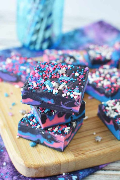 Galaxy Fudge, Galaxy Food, Galaxy Desserts, Galaxy Chocolate Bar, Chocolate Fudge Recipe, Galaxy Party, Galaxy Chocolate, Fudge Recipes Chocolate, Themed Desserts