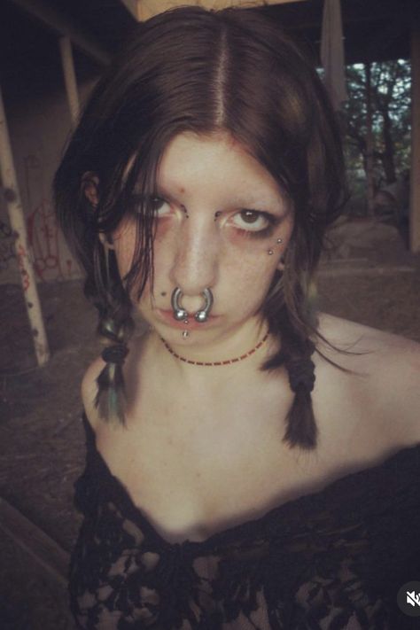 Alt Person, Body Modification Piercings, Gothic Punk Fashion, Face P, Cool Piercings, Swag Makeup, Makeup Tattoos, Swag Style, Body Modifications