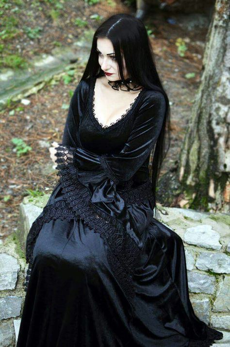 Lady Macbeth Goth Outfit Inspo, Goth Subculture, Gothic Shop, Lady Macbeth, Goth Model, Black Lady, Goth Look, Gothic Models, Romantic Goth