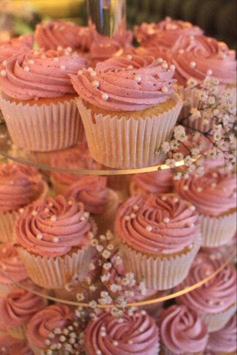 Pink Wedding Cupcakes, Pink Pearl Wedding, Extravagant Cakes, Pearl Cupcakes, Wedding Shower Cupcakes, Wedding Cupcake Tower, Cupcake Tower Wedding, Bridal Shower Cupcakes, Graduation Party Planning