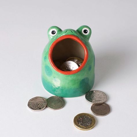 nosey mungo on Instagram: “Something a bit chirpier today 🐸 . I spent some unplanned time in the studio earlier making three supersize versions of this frog pot. I…” Frog Pot, Ceramic Cafe, Diy Vintage Decor, Pottery Crafts, Ceramics Pottery Art, Clay Art Projects, Cute Clay, Diy Clay Crafts, Polymer Clay Projects