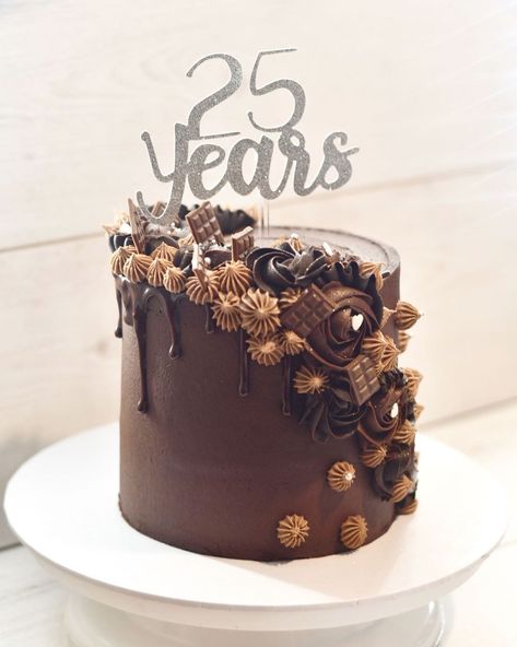 Frosted top on Instagram: “It’s always such an honour to make the cake for such a milestone 🥰 Chocolate, chocolate & more chocolate for a 25th wedding anniversary 🎉” Cake Designs Chocolate Cake Design, Chocolate Retirement Cake, 25th Cake Birthday, Anniversary Chocolate Cake Design, Chocolate Birthday Cake Aesthetic, Brown Cake Decoration, 25 Th Birthday Cake, Cake For 25th Anniversary, Anniversary Cake 25th