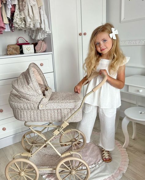 Old Money Baby Outfits, Baby Aesthetic Girl, Baby Girl Aesthetic, Doll Pram, Dream Kids, Vintage Baby Girl, Baby Fits, Chic Baby, Elegant Baby