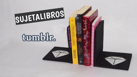 Recicla cartón y elaborar un suetalibros para tu estantería Bookends, Tumblr, Van, Home Decor, Home Décor