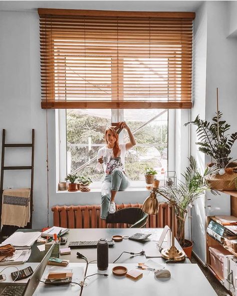 Wooden Venetian Blinds Bedroom, Venetian Blinds Living Room, Venetian Ceiling, Wooden Blinds Bedroom, Wooden Blinds For Windows, Wooden Blinds Living Room, Wooden Blinds Kitchen, Venetian Blinds Kitchen, Wooden Venetian Blinds