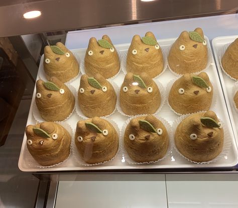 Shirohige’s Cream Puff Factory- The Only Official Totoro Bakery Cafe - Japan Web Magazine Totoro Cafe Japan, Best Ghibli Movies, Japanese Fluffy Pancakes, Cafe Japan, Themed Cafes, Cream Puff, Delicious Cream, Good Coffee, Peaches Cream