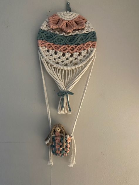 Macrame Hot Air Balloon, Hot Balloon, Toy Room Organization, Macrame Patterns Tutorials, Macrame Decor, Toy Rooms, Macrame Art, Macrame Design, Macrame Patterns