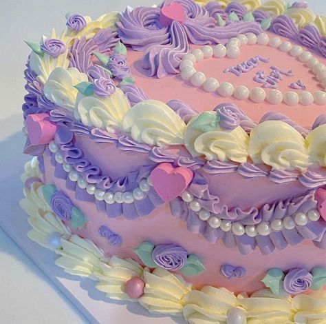 Bolo Vintage, Vintage Birthday Cakes, Pastel Cupcakes, Pretty Dessert, Cute Baking, Fake Cake, Pretty Birthday Cakes, Cute Birthday Cakes, Just Cakes