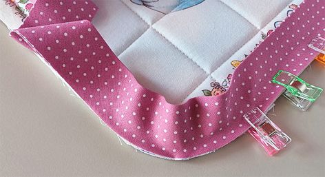 How To Sew Rounded Edges, Sewing Round Edges, Sewing Curves In Quilting, How To Bind A Curved Quilt, Mitred Corner Sewing Quilt Binding, Pinwheel Tutorial, Seminole Patchwork, Quilt Corners, Patchwork Tutorial