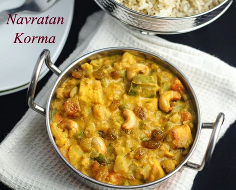 Navratna Korma Recipe, Korma Curry Recipes, Navratan Korma, Kurma Recipe, Indian Breads, Vegetarian Gravy, Curry 4, Korma Recipe, Indian Bread