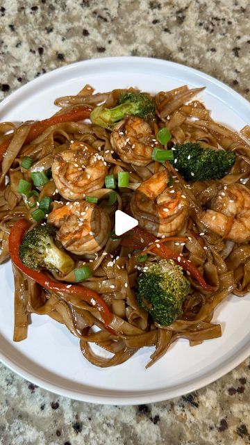 @thee.whiteplate on Instagram: "Best shrimp lo mein recipe 10/10 🔥 
•
•
•
•
#shrimp #shrimplomein #chinese #chinesefood #takeout #sushi #explore #miami #viral #recipe #foodstagram #foodphotography #theewhiteplate #tutorial #easyrecipes #bigback" Shrimp Lo Mein Recipe, Shrimp Lo Mein, Lo Mein Recipe, Lo Mein Recipes, Big Mama, Lo Mein, Shrimp Dishes, Noodle Dishes, Chinese Food