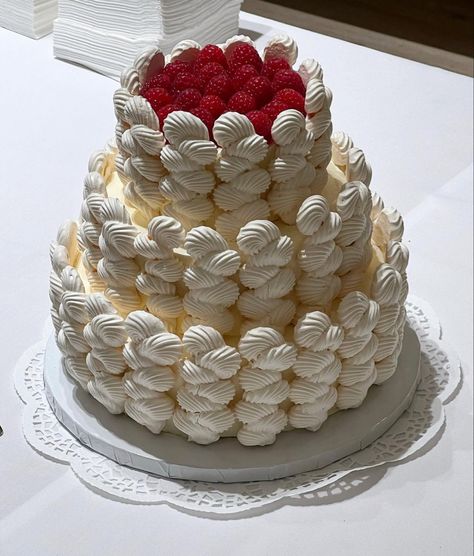 @ charforsyth Pavlova Cake, Wedding Cake Design, Croquembouche, Meringue Cake, Classic Wedding Cake, Cake Studio, Creative Birthday Cakes, Just Cakes, Novelty Cakes