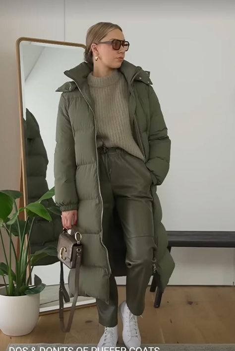 Zara Puffer Jacket Outfit, Green Parka Outfit Winter, Olive Puffer Jacket Outfit, Green Parka Outfit, Parka Outfit Winter, Curvy Winter Outfits, Puffer Coat Outfit, Zara Puffer Jacket, Green Jacket Outfit