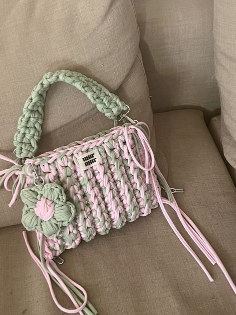 Handbag Ideas, Crochet Shoulder Bags, Mode Crochet, Crochet Handbag, Crochet Business, Crochet Clothing And Accessories, Crochet Handbags Patterns, Crochet Fashion Patterns, Fancy Bags