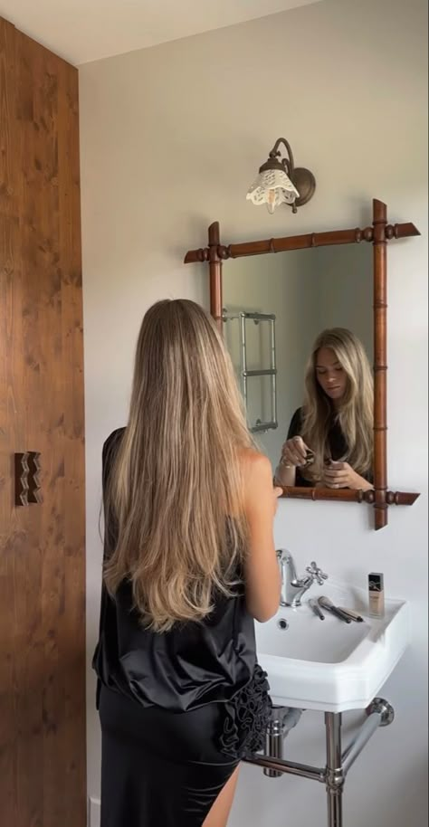 Hanna Schonberg Hair, Hanna Schönberg Hair Color, Hannah Schonberg Hair, Hanna Schönberg Hair, Working In Hospital, Hannah Schonberg, Balyage Hair, Hanna Schonberg, Blonde Hair Inspiration