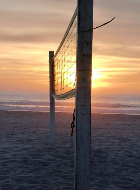 San Diego sunset - Oh the memories of beach volleyball . . . . miss you SD! Volleyball Wallpaper, Volleyball Photos, Volleyball Net, Volleyball Inspiration, Volleyball Tips, Volleyball Workouts, Volleyball Quotes, Play Volleyball, Beach Volley