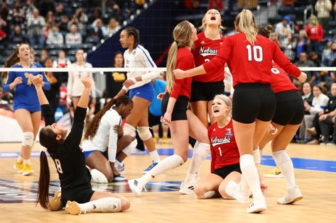 Getty Image Nebraska volleyball simply cannot stop winning. The Cornhuskers played in the NCAA semifinals on Thursday and the last play of the match is the most exciting thing that you will see today. Click HERE for more volleyball highlights! For the 10th time in program history, Nebraska women’s volleyball will compete for a national […] The post Nebraska Volleyball’s MASSIVE Walk-Off Stuff Block Is The Most Electric Thing You’ll See Today (Video) appeared first on BroB Husker Volleyball, Nebraska Volleyball, Ncaa Volleyball, Senior Szn, Volleyball Inspiration, Ncaa Championship, Nebraska Huskers, Nebraska Cornhuskers, Women Volleyball