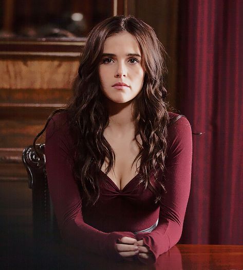 Zoey Deutch Rose Hathaway, Zoe Dutch, Rose Vampire Academy, Rose Hathaway Aesthetic, Zoey Deutch Movies, Zoey Deutch Vampire Academy, Zoey Deutsch, Megan Grant, Zoe Deutch