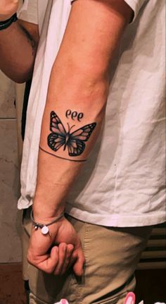 Tattoo Angel Numbers, Angel Numbers 999, Tattoo Papillon, Shen Long Tattoo, Mens Butterfly Tattoo, Traditional Butterfly Tattoo, Tattoo Homme, Butterfly Tattoos Images, Monarch Butterfly Tattoo