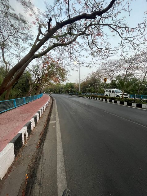 Street photo of VIP road Bhopal with no traffic. Lucknow Road Snap, Bhopal Vip Road, Bhopal City Photography, Bhopal Aesthetic, Bhopal Snap, Bewafa Photo, Bewafa Photo Editing, Gate Wall Design, Streak Ideas