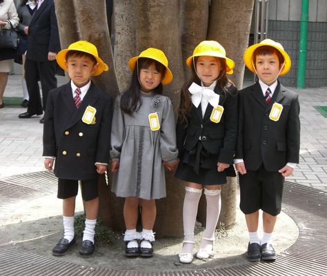 Korean Kindergarten Uniform, Japanese Fashion Winter, Japanese Kindergarten Uniform, School Uniform Japan, Japan Kindergarten Uniform, Japan Winter Fashion, Japanese Winter Fashion, Japan School Uniform, Japanese Elementary School