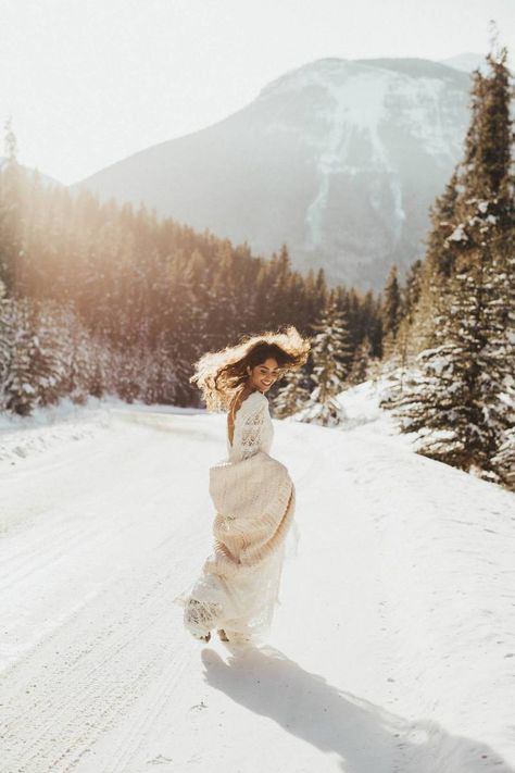 Winter Mountain Wedding, Snow Photoshoot, Winter Wedding Photos, Snow Wedding, Winter Portraits, Boho Winter, Snow Photography, Winter Elopement, Rocky Mountain Wedding