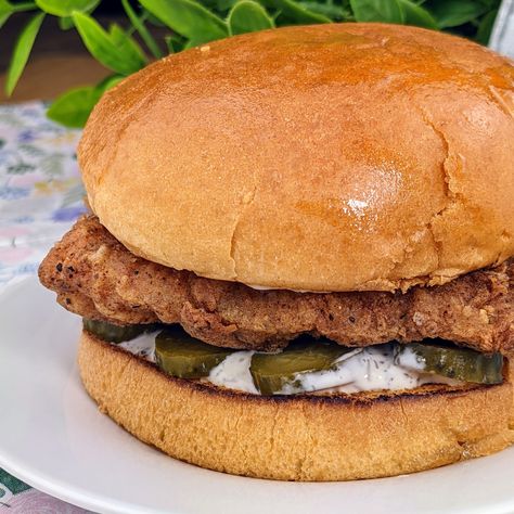 Flounder Sandwich, Popeyes Restaurant, Fried Fish Sandwich, Cajun Fish, Fried Flounder, Fish Sandwich Recipes, Fish Patties, Pickle Slices, Fried Fish Recipes