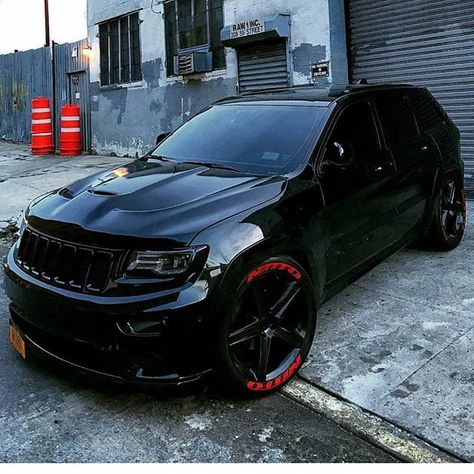 @_projectblackout_ Jeep is soo SEXY! Tire lettering ties it all together!  Repost @dubmagazine Srt8 Jeep, Srt Jeep, Jeep Srt8, Jeep Zj, Jeep Grand Cherokee Srt, Cars Jeep, Black Jeep, Custom Jeep, Black Panthers