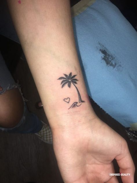 Small Palm Tree Tattoo, Palm Tree Tattoo Ideas, Tree Tattoo Ankle, Tree Tattoo Ideas, Palm Tree Tattoo Ankle, Font Tato, Tree Tattoo Arm, Tropical Tattoo, Tatuagem Masculina Pequena