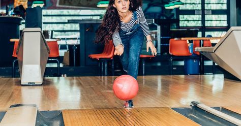 Bowling Pictures, Bowling Tips, Bowling Gifts, Bowling Team, Things To Do At Home, Bowling Shoes, Bowling Alley, Bowling Ball, Sports Suit