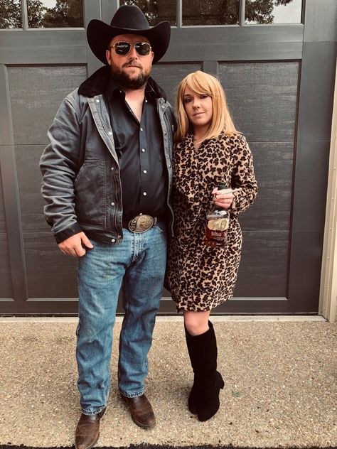 Rip and Beth Halloween costumes Yellowstone Outfit Ideas, Rip And Beth, Clever Couples Halloween Costumes, Beard Halloween Costumes, Halloween Beard, Family Themed Halloween Costumes, Themed Halloween Costumes, Couple Halloween Costumes For Adults, Hot Halloween Outfits