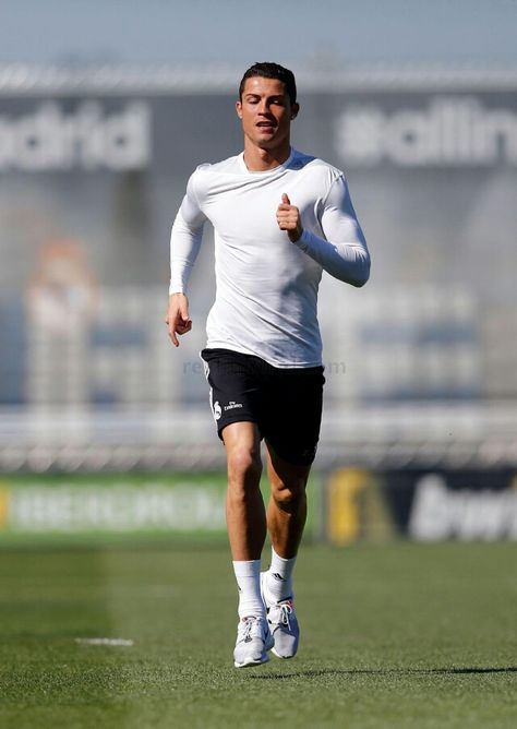 Cristiano Ronaldo | training | March 11 2015 Ronaldo Training, Goldberg Wwe, Cristiano Ronaldo Training, Cristiano Ronaldo Shirtless, World Best Football Player, Ronaldo Free Kick, Ronaldo Wallpaper, Cristiano Ronaldo Style, Ronaldo Photos