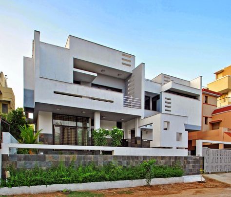 Murali Architects, House Plans Mansion, Modern Architecture Building, House Design Exterior, Independent House, Modern Exterior House Designs, Bungalow House, Mansions Luxury, Bungalow House Design