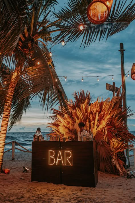 Tulum Bar Design, Beach Bar Ideas, Beach Restaurant Aesthetic, Beach Club Aesthetic, Tulum Party, Thai Villa, Boho Restaurant, Bar Lounge Room, Tulum Restaurants