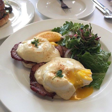 Eggs Benedict Aesthetic, Egg Benedict, Food Goals, Whole 30, Food Obsession, Cafe Food, Beautiful Food, A Restaurant, Pretty Food