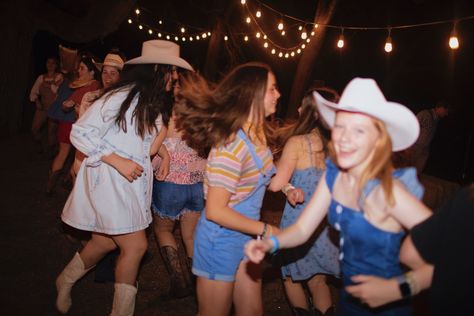 Line Dancing Aesthetic, Younglife Camp, Summer Camp Packing List, American Summer Camp, Young Life Camp, Summer Camp Packing, Summer Camera, Summer Camp Aesthetic, Camp Photos