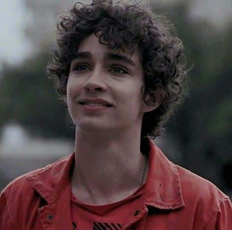 Robert sheean Young Robert Sheehan, Nathan Misfits, Misfits Nathan, Robert Sheehan, Character Inspiration Male, Edward Cullen, Gorgeous Eyes, Jacob Black, Most Beautiful Man