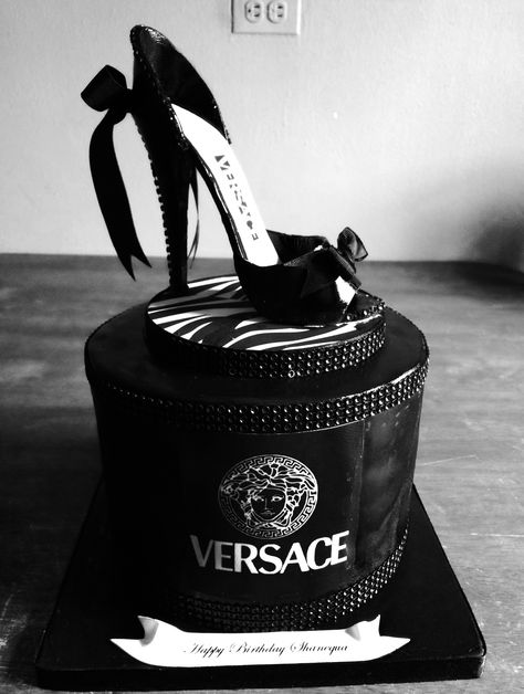 Versace Hat Box cake with Shoe Birthday Bujo, Coco Chanel Cake, Versace Party, Hat Box Cake, Fondant Shoes, Shoe Box Cake, Lady Cake, Shoes Cake, Chanel Cake